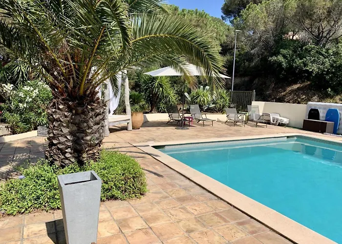 525 Avec Piscine *
